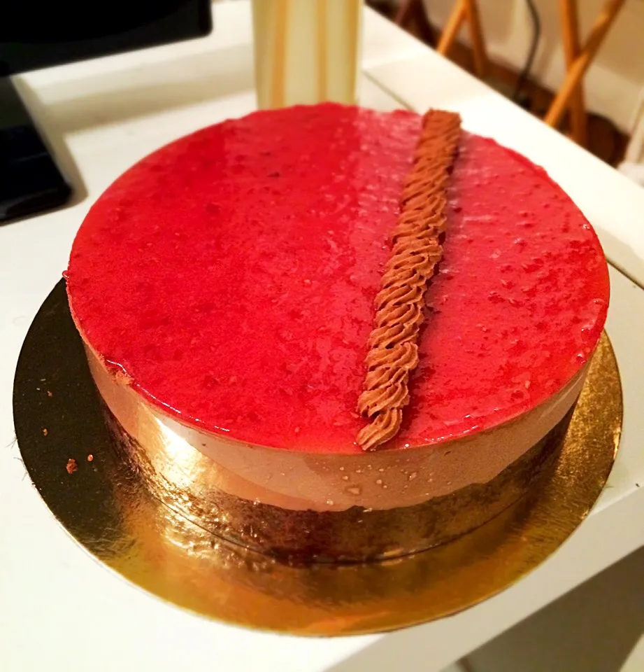 Chocolate genoise with chocolate mouse and raspberry|mellisa villaniさん