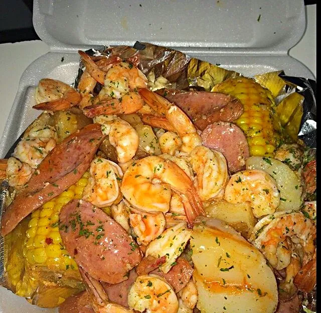 My Boiled Shrimp Pot To Go Plate from Dana Tucker Seafood ❤🌟❤ #Seafood Shrimp #Pork #Vegetable Corn 🌽 Potatoes 😋 💯 😋|Alisha GodsglamGirl Matthewsさん