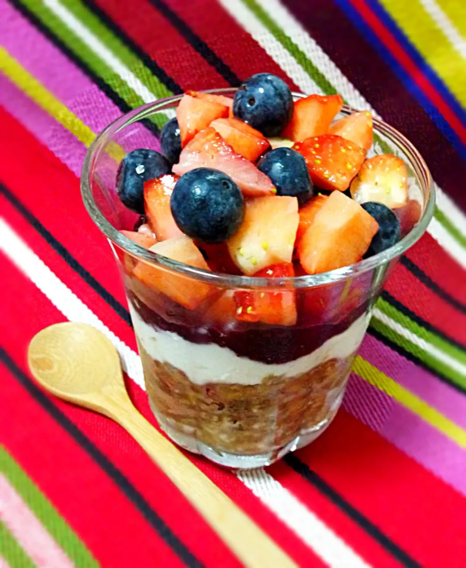 Snapdishの料理写真:Breakfast - chocolate banana overnight oats with Greek yogurt, mix berry chia jam and fruits|coxiella24さん