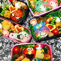 Snapdishの料理写真:スパイダーマン！ガチャピンムックのキティー！オラフ！妖怪ウォッチひのしん！セサミストリート！5人分のキャラ弁꒰◍'౪`◍꒱۶✧˖°|5mamさん