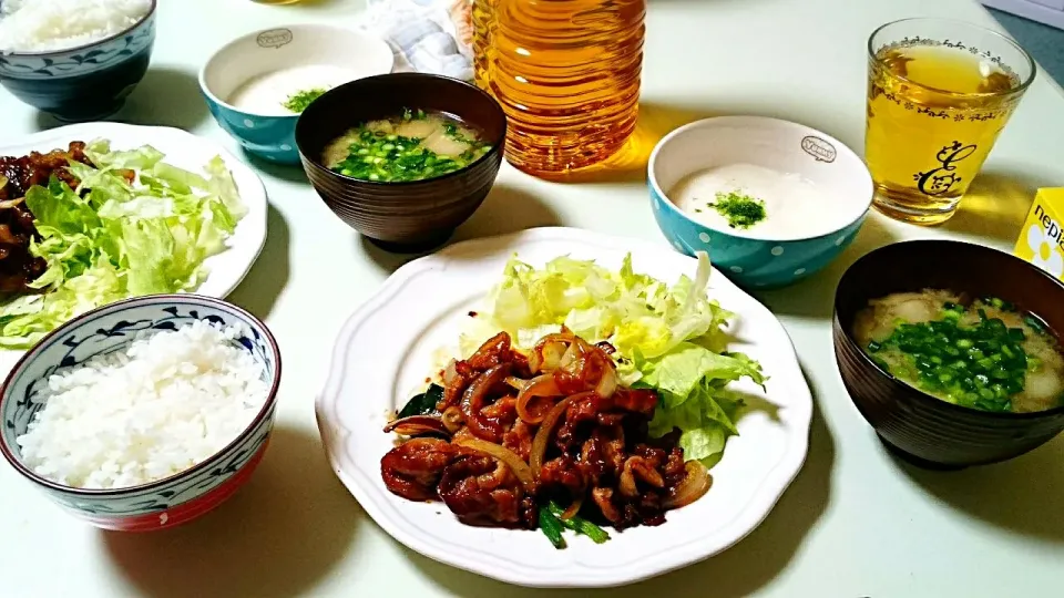 豚の生姜焼き・しめじと玉ねぎのお味噌汁・とろろ芋|めぐりさん