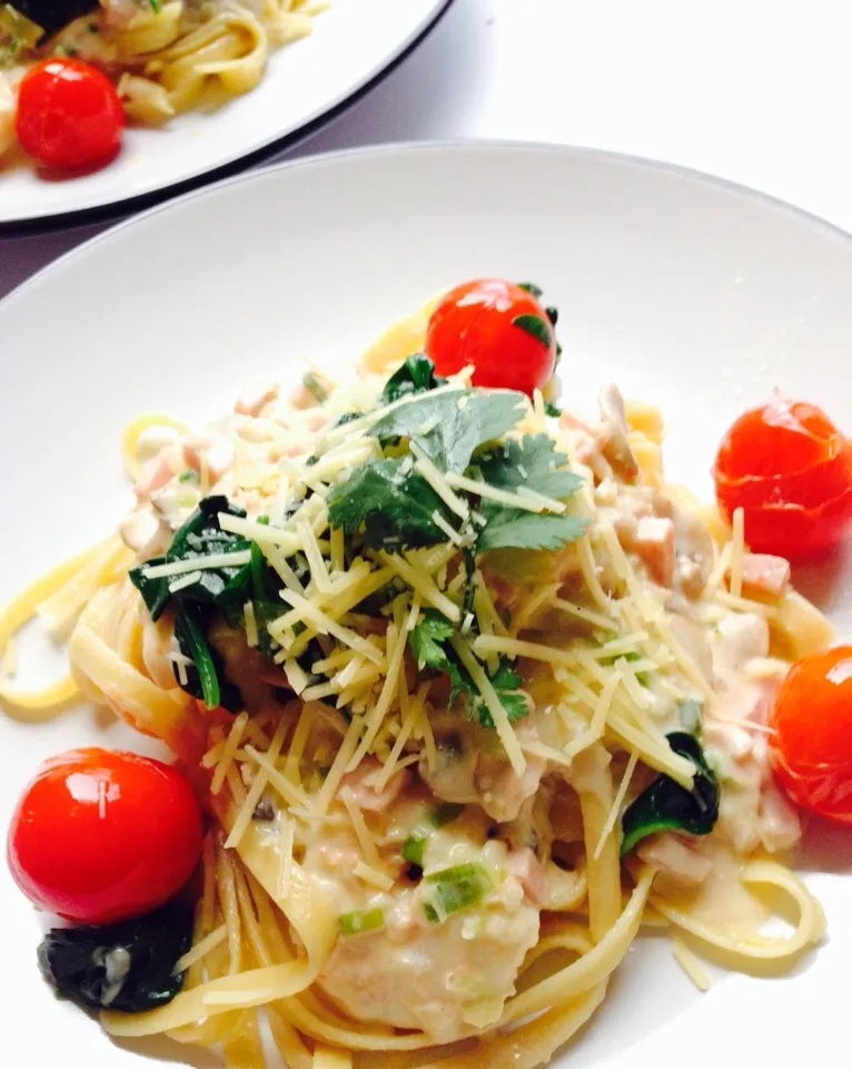 Snapdishの料理写真:Fettuccine Carbonara with Garlic Prawns|Charlene Nguyenさん