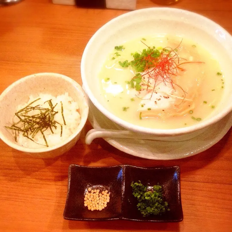 Snapdishの料理写真:鶏白湯ラーメン・スープ茶漬けセット|美也子さん