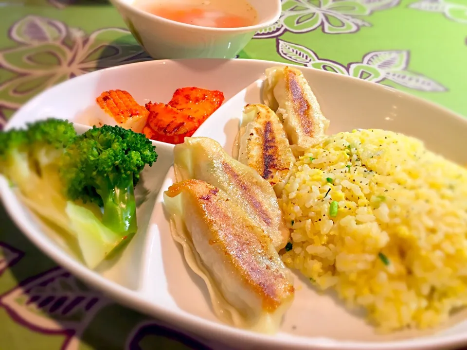 平日のばんごはん☆炒飯餃子定食|zuzu☆さん