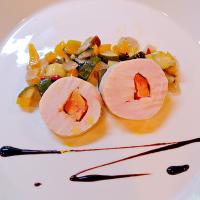 地鶏ムネ肉とフォアグラのバロティーヌ　ラタトゥイユとバルサミコソース添え