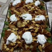 Snapdishの料理写真:(fatat rez  )its middle eastern dish  
layers of cooked  rice /fried chicken / Parcels / fried peta bread /fried almonds /fried eggplants and garnished with fre|irisさん