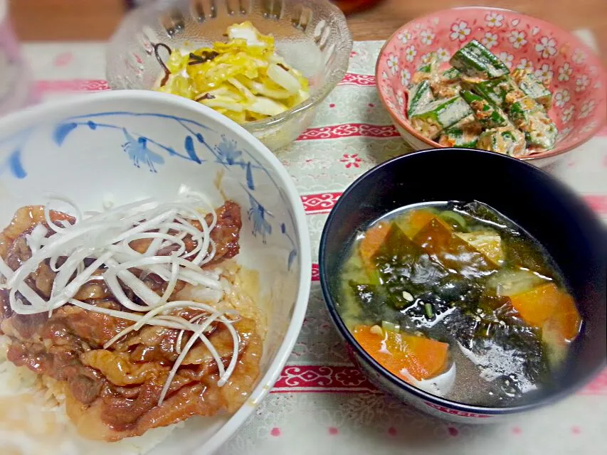 豚丼・オクラのマヨあえ・白菜の漬け物・お味噌汁|なべちゃんさん