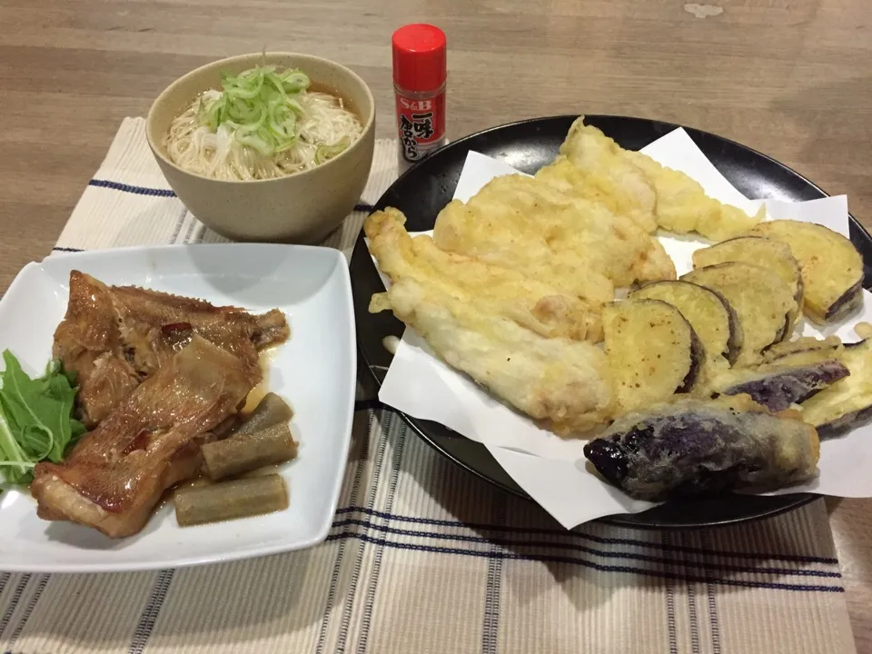 Snapdishの料理写真:赤魚の煮付け・鶏天と茄子サツマイモ天ぷら・鶏ガラ汁にゅうめん|まーままさん