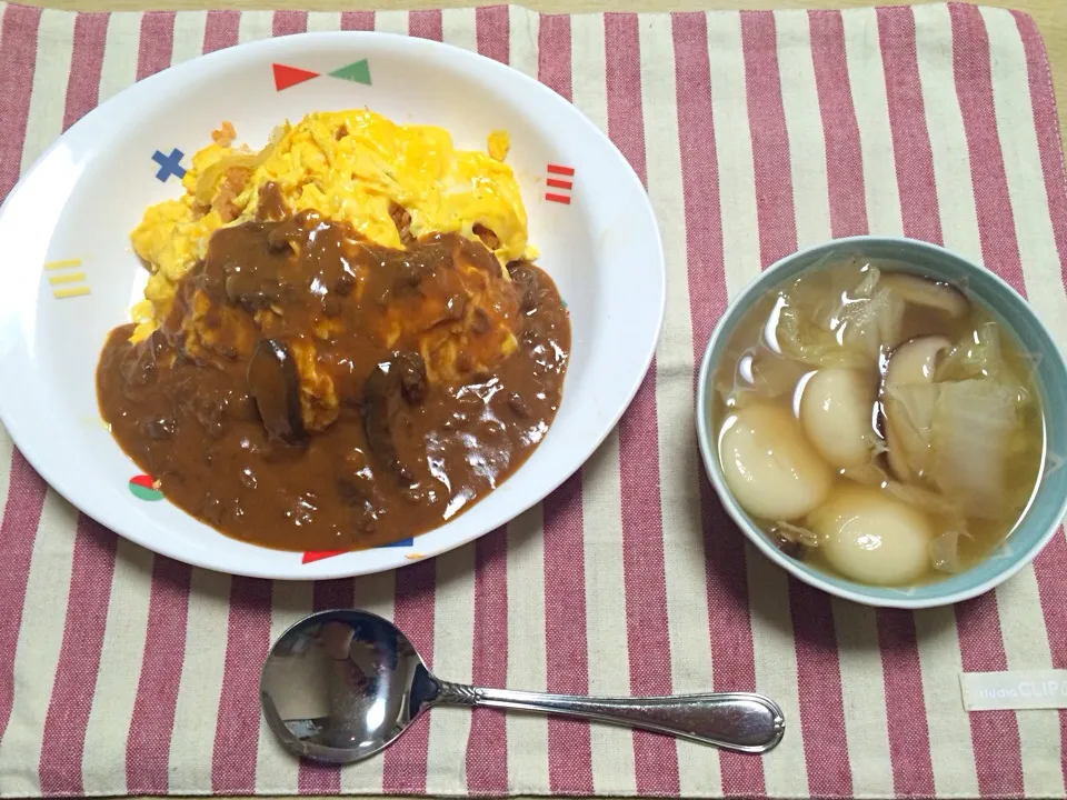 残ったハヤシライスでフワフワデミオムライス♥︎もちもち餃子スープつき|Yumi Murataさん