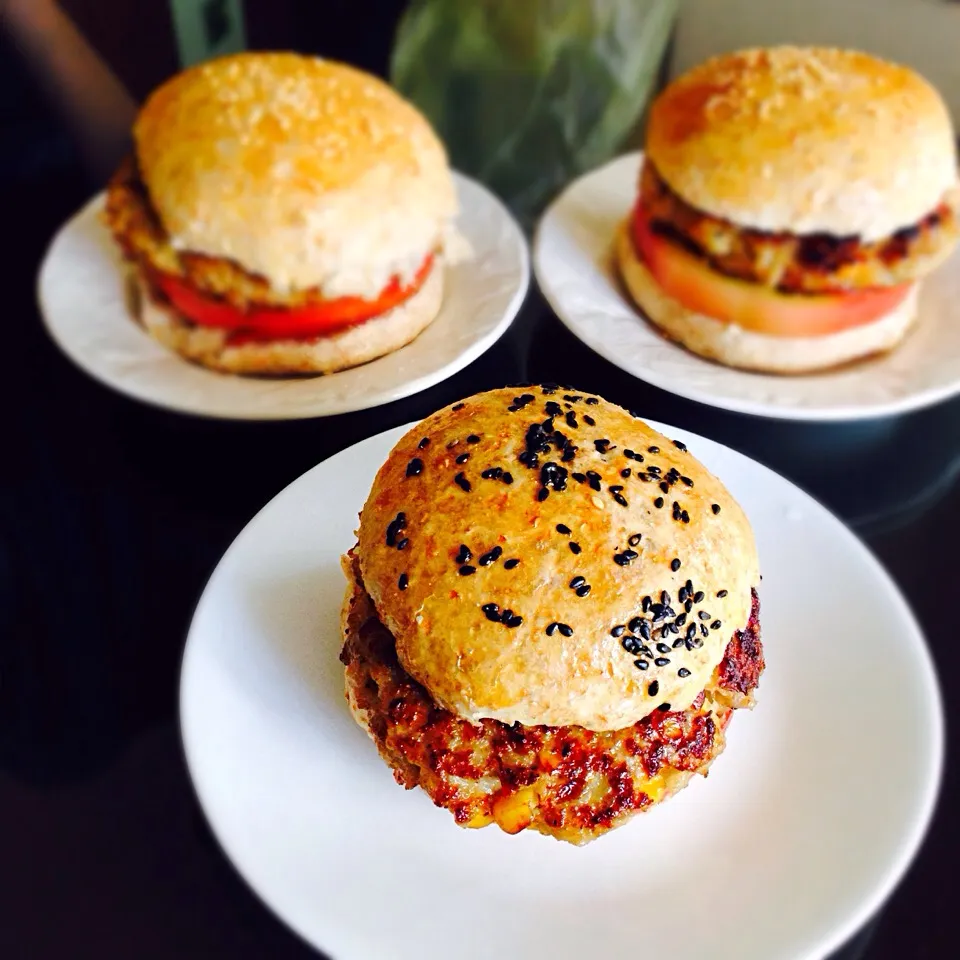 Homemade hamburger 🍅🌽🍔🐖|Nonononoさん