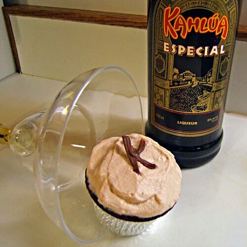 Kahlua Creme Cupcake ☕ Happy Kahlua Day ☕ #Drinks #Alcohol #Snack/Teatime #Cake/Pie #FoodDay ❤|Alisha GodsglamGirl Matthewsさん