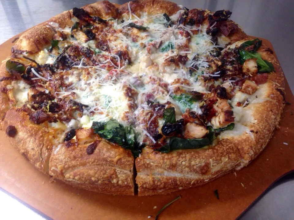 Deep Dish chicken,bacon, spinach and sundried tomatoes|peggy waldonさん