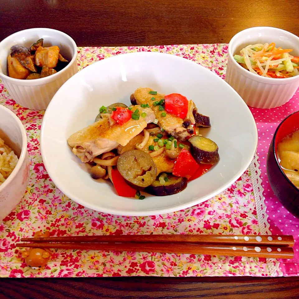 手羽先のしょうがレモン味噌煮、あとは一昨日の残り。|にゅきさん