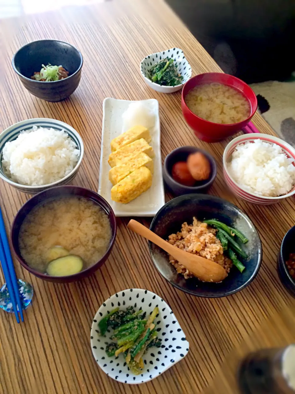 Snapdishの料理写真:＊朝ごはん＊ 出し巻き卵 鶏そぼろ ほうれん草胡麻和え 納豆 梅干し なすのお味噌汁|pinoyamaさん