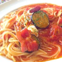 Snapdishの料理写真:近所のイタリアンのトマトソースパスタ|ひるめさん