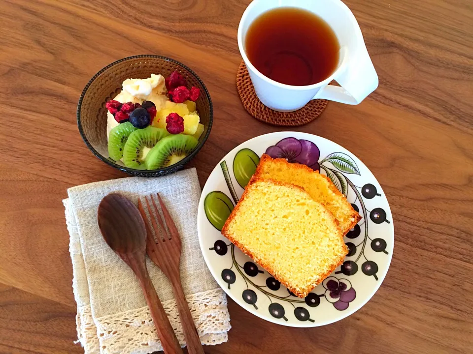 本日のオヤツ＊チーズのパウンドケーキとフルーツのせアイス|こんぶさん