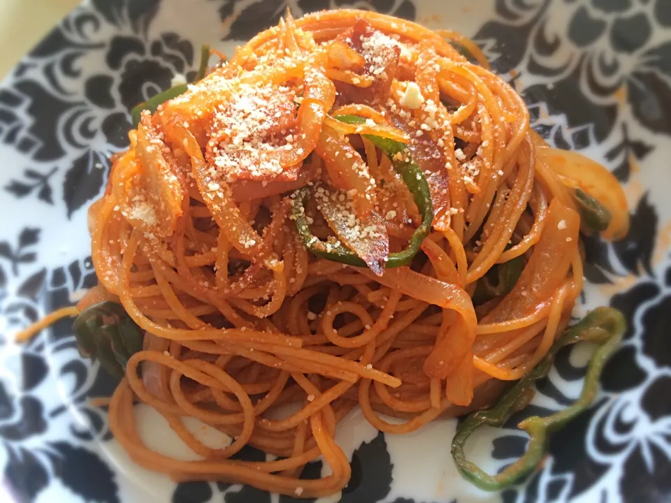 大さじ2杯分の牛乳が決め手！ナポリタン🍝|もえさん