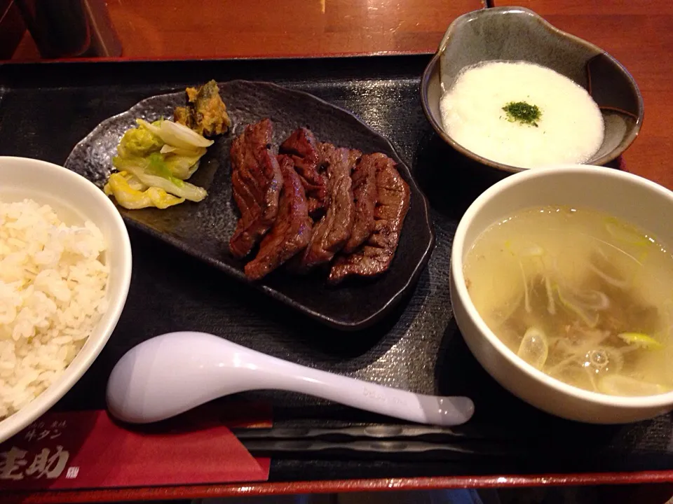 20150228昼食。牛たんの圭介で、シチューとはらみと迷って、素直に牛たん定食を食べました。|Keiko Moritaさん