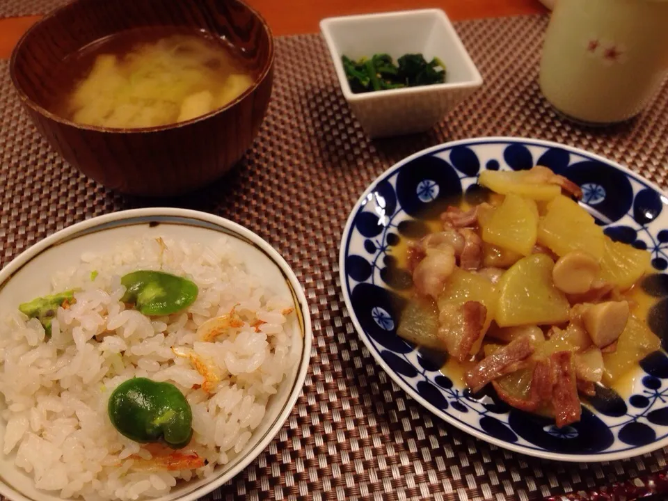 空豆＆桜海老ご飯  豚バラと大根の旨煮  ほうれん草胡麻和え 味噌汁|ikukoさん