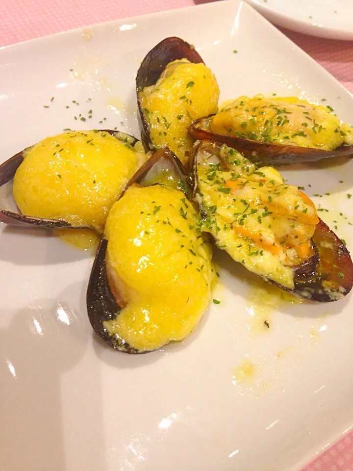 Grilled mussels with Alioli sauce|Victoriaさん