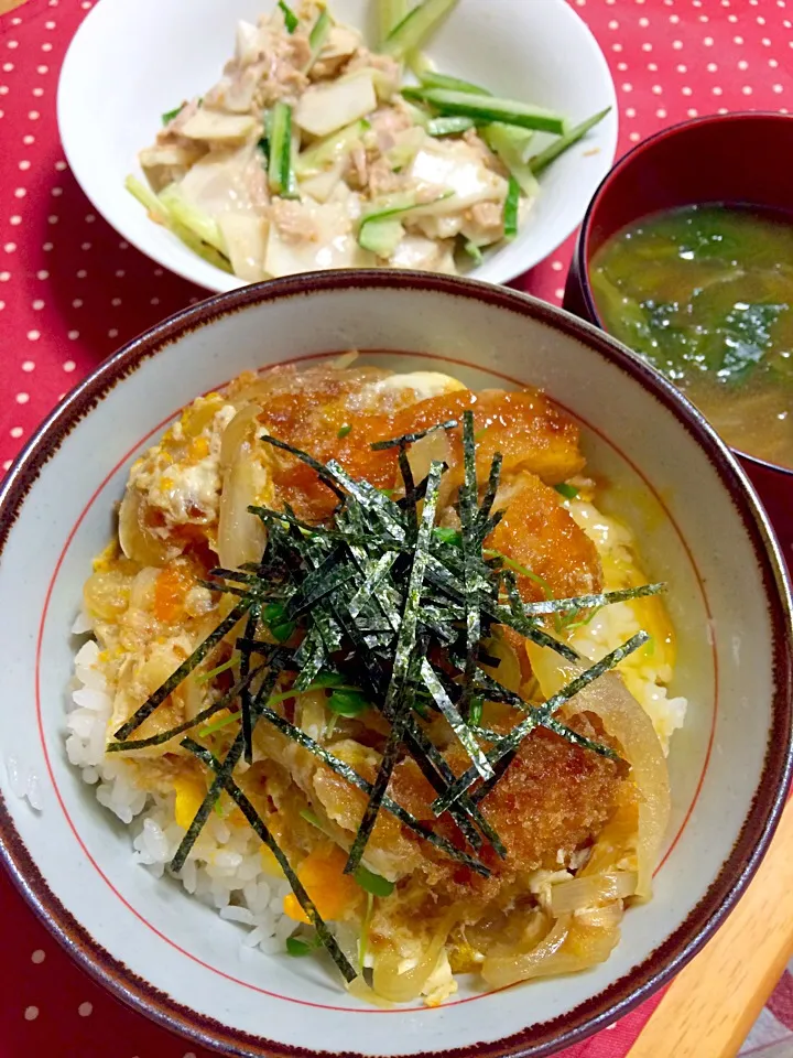 カツ丼・かぶとキュウリとツナのサラダ・カレー残りで和風スープ|ゆきさん