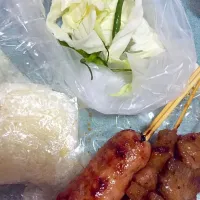 ข้าวเหนียว หมูปิ้ง แหนมปิ้ง|Phaka Chotinukoolさん