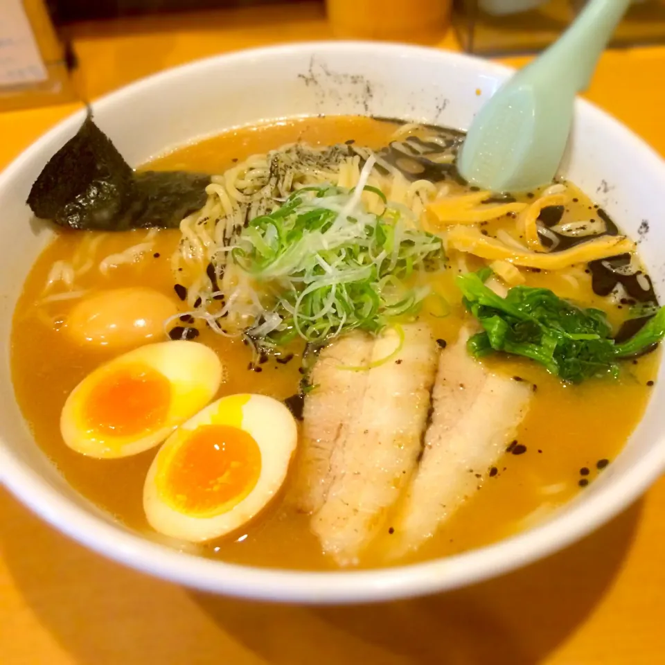 麺屋青山 味玉にんにく油ラーメン|nanpuuさん