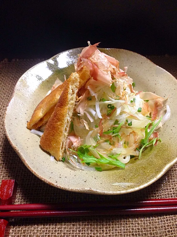 カリカリお揚げとスライスオニオンのうどん|あいさん