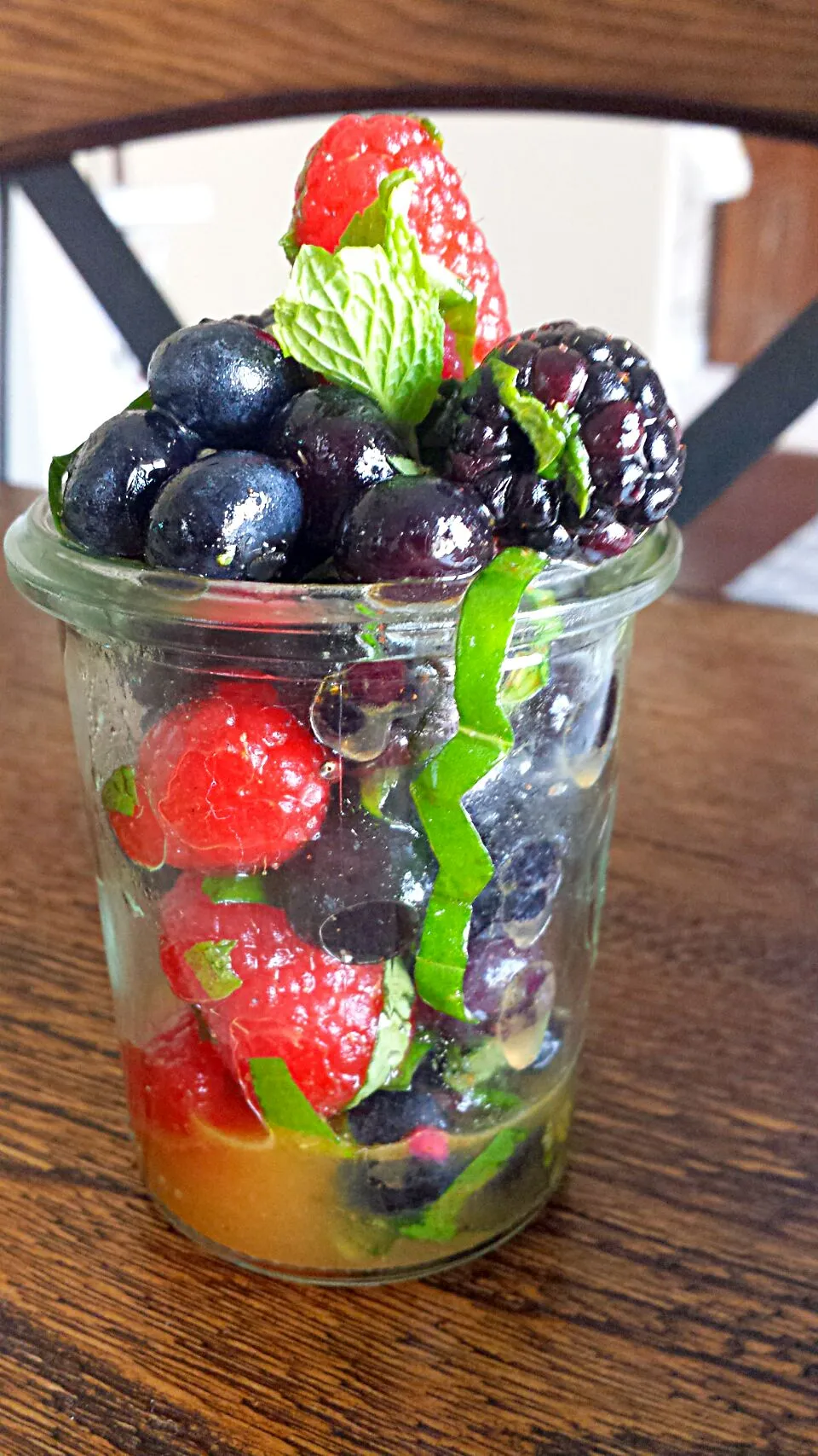 Triple Berry Basil Mint Salad. #vegan #Raw #rawfood #whatveganseat #instafood #yogamind #yoga #purefood @setthetablewithlove #foodonIG#Fruit #strawberries#blueb|lisaさん