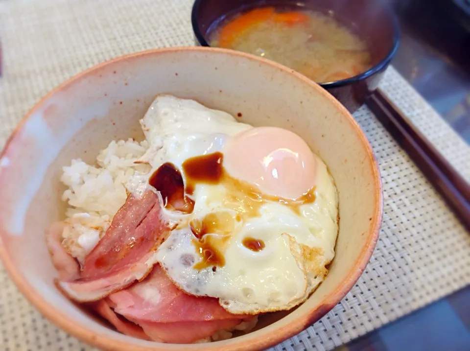 ハムエッグ丼😋朝から乗っけシリーズ👍|アライさんさん