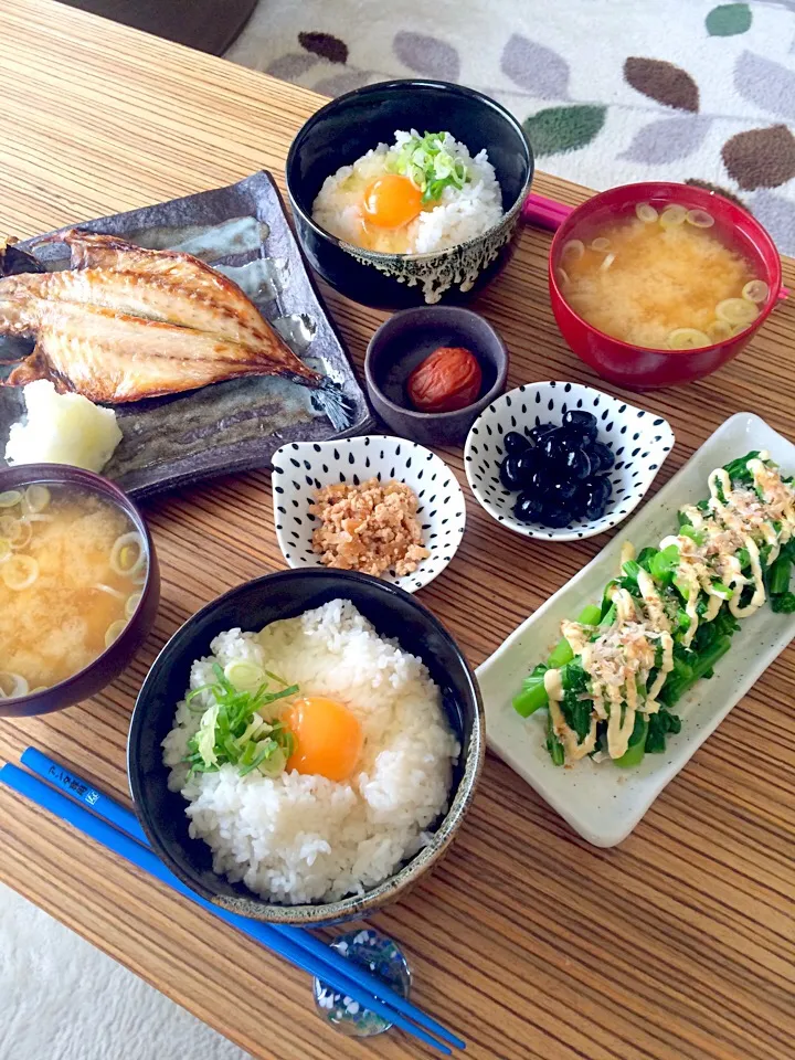 ＊朝ごはん＊ アジの干物 菜ばなのおひたし 卵かけごはん 豆腐のお味噌汁 残り物色々|pinoyamaさん