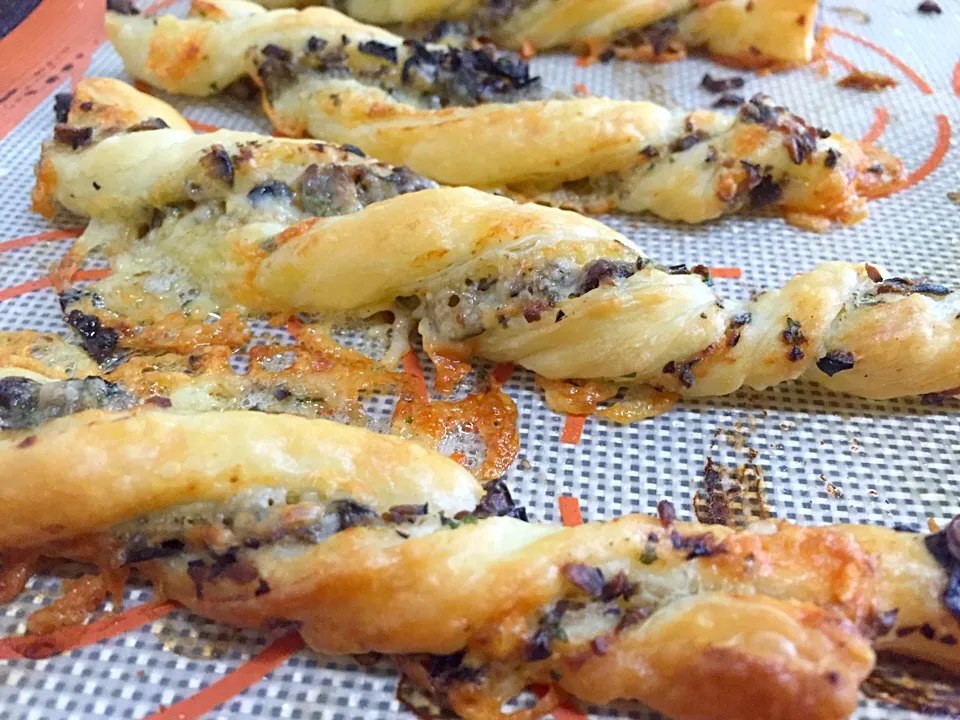 Cheese and black olive straws|Michael Kohlさん