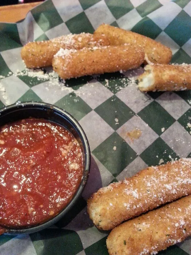 mozzarella sticks|Polly Gelfusoさん