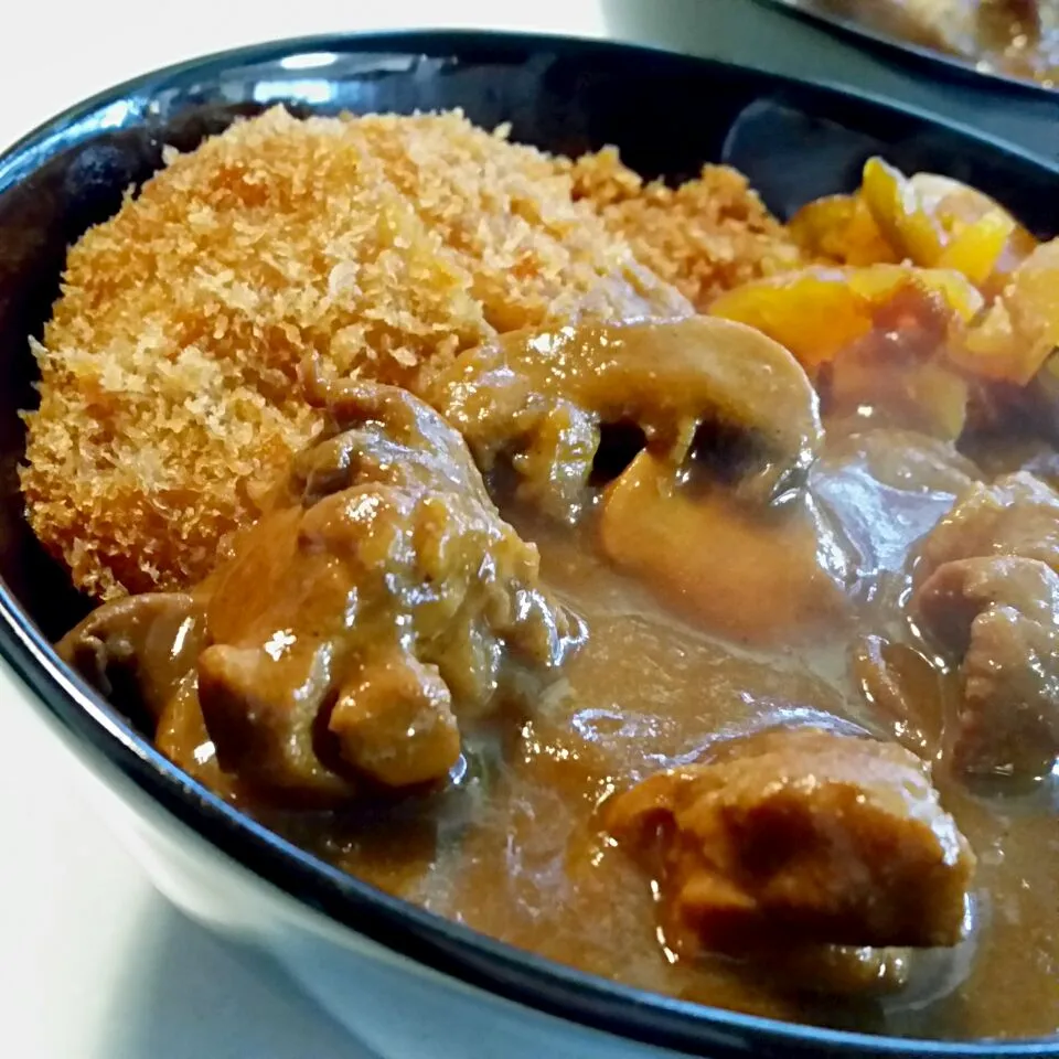 チキンカツカレー丼🍜|ふりるさん