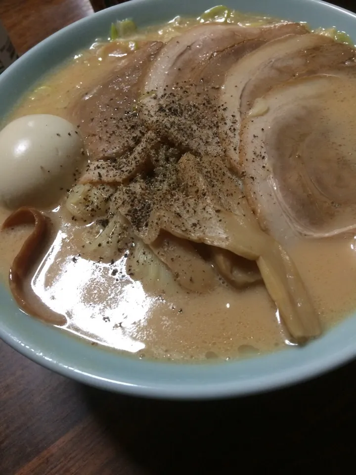 Snapdishの料理写真:釜炊き豚骨ラーメン。|hiroさん