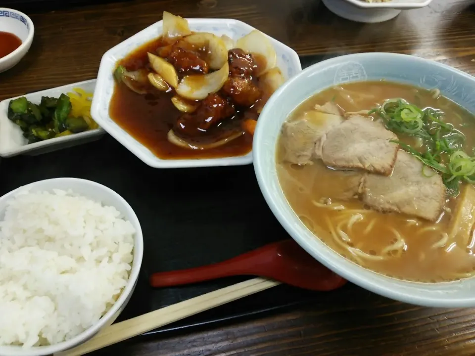 Snapdishの料理写真:酢豚セット|Yuichi Sakaiさん