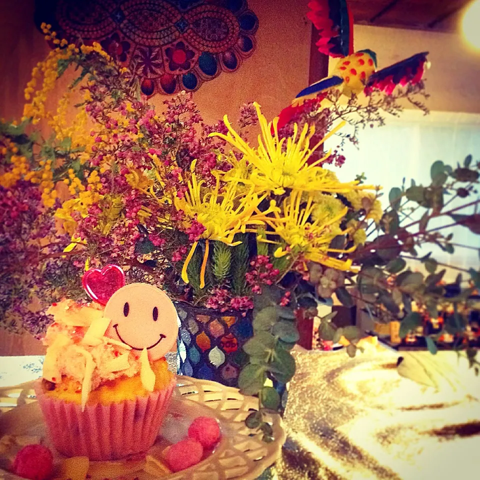 Snapdishの料理写真:Cranberry cream cupcake😋|tayukoさん