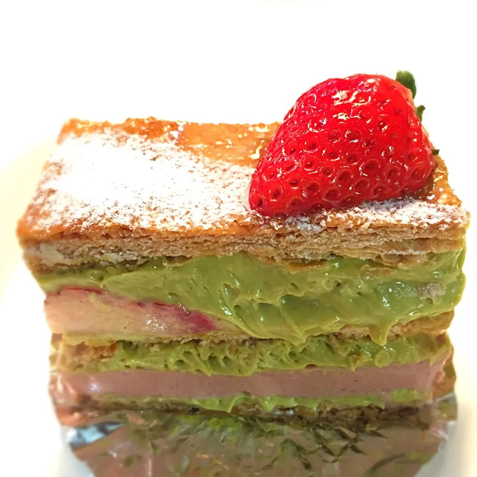 PATISSERIE GEORGES MARCEAU いちごとピスタチオのミルフィーユ|cakeさん