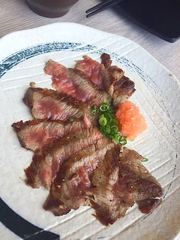 Snapdishの料理写真:wagyu tataki|hweeyhさん