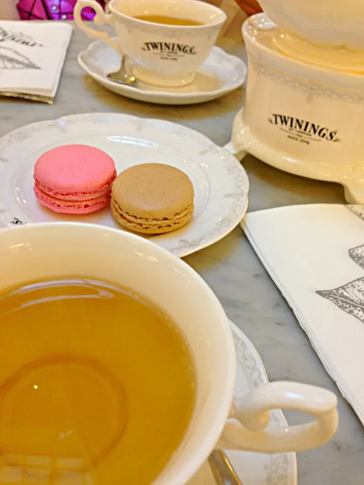 Snapdishの料理写真:Rose garden and salted caramel macaroon|PhUnGさん