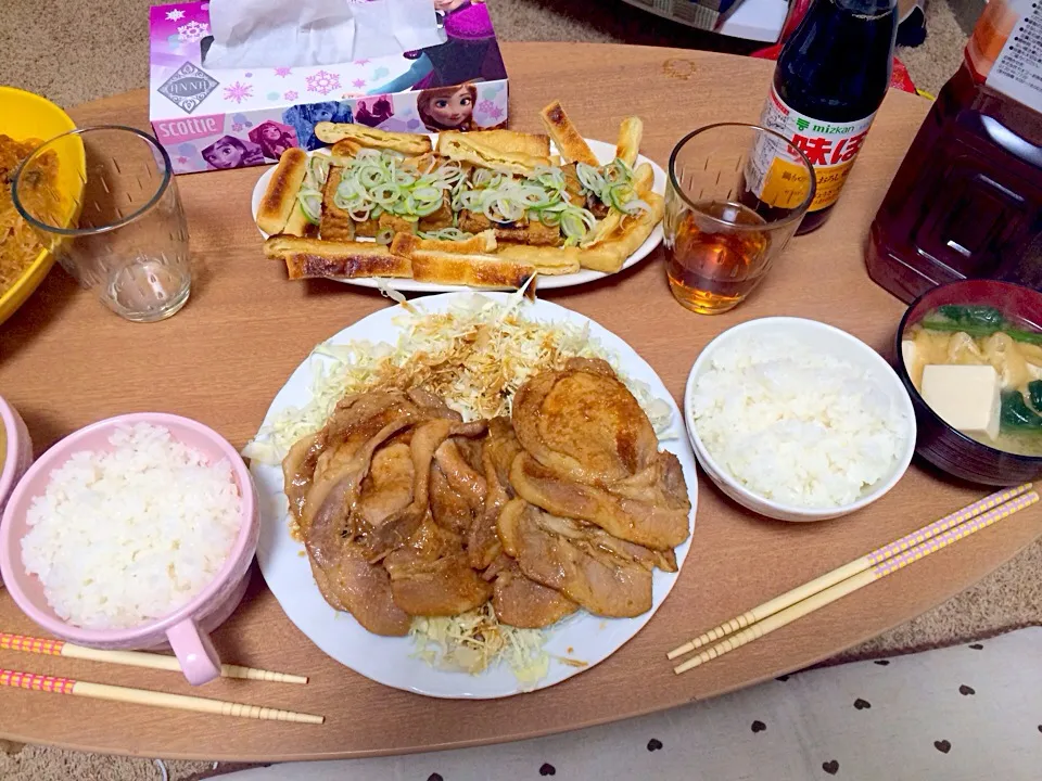 Snapdishの料理写真:3.1♡夕飯  ほうれん草とお豆腐の味噌汁♡豚の生姜焼き♡厚揚げと油揚げのポン酢かけ|みかりん☺︎♡さん