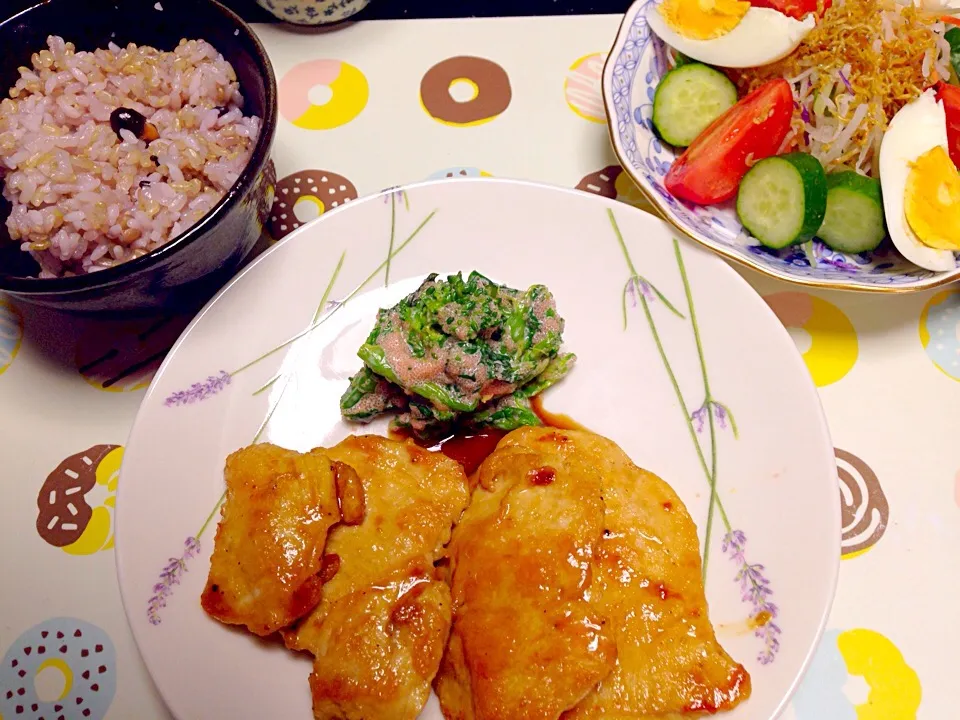 Snapdishの料理写真:鶏胸肉の照り焼きと菜の花の明太マヨ和え|Michiko Maedaさん