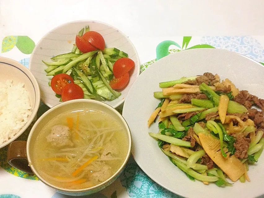 Snapdishの料理写真:きゅうり・青椒肉絲風・肉団子と春雨のスープ|美也子さん