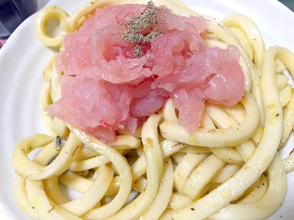 鯖うどん(^^)牡蠣と鯖の旨味を堪能する逸品♬まぐろすき身と胡椒がアクセント|Hiroo  Higuchiさん