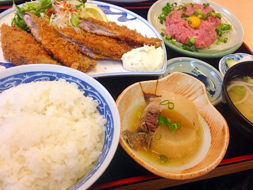 Snapdishの料理写真:秋刀魚フライ定食🐟|マニラ男さん