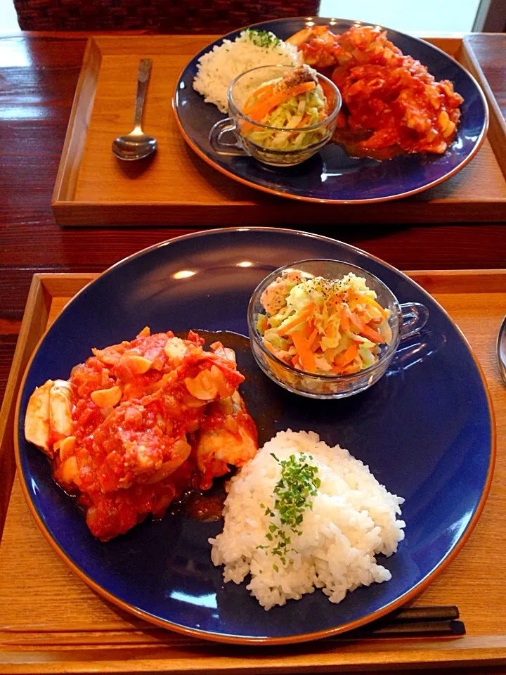 キャベツのガーリックマヨサラダ、渡り蟹のトマト煮込みでプレートlunch🍴|いのちゃんさん