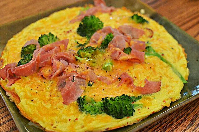 My Lil Foodie Princess 😆💚 #Breakfast/Brunch 🍳 🌞 Ham Broccoli and Cheese Omelette 🍳 🌞 #Eggs #Pork #Vegetable 🌟 🌟 🌟 🌟|Alisha GodsglamGirl Matthewsさん