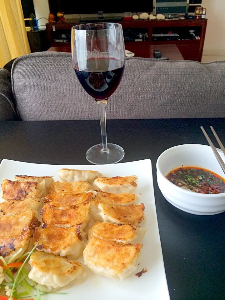 Snapdishの料理写真:Pan fried dumplings|wherever2goさん