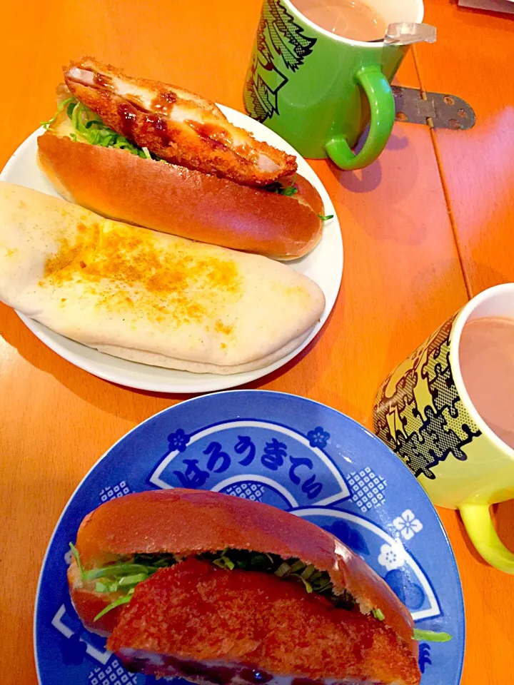 Snapdishの料理写真:とんかつドッグ＆ナンのカレーサンド、ココア☕️|ch＊K*∀o(^^*)♪さん