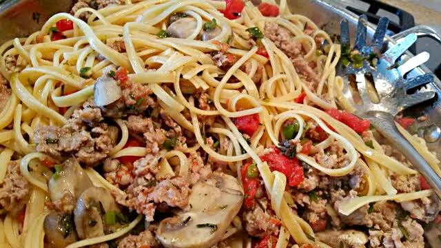 I Cooked Fettucine with Green Onion Pork Sausage and Mushrooms 😇💖Sunday Family Dinner 💖 😇 #Pasta #Side dish 😆 #Pork #Vegetable 🌟 🌟 🌟|Alisha GodsglamGirl Matthewsさん